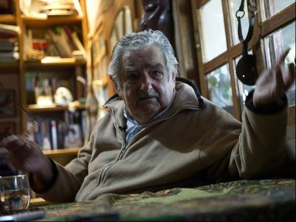 Problemas práticos adiam para 2015 venda legal de maconha no Uruguai