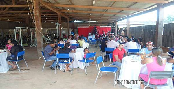 Em Colniza Escola Raquel de Queiroz realiza almoço de confraternização dos funcionários