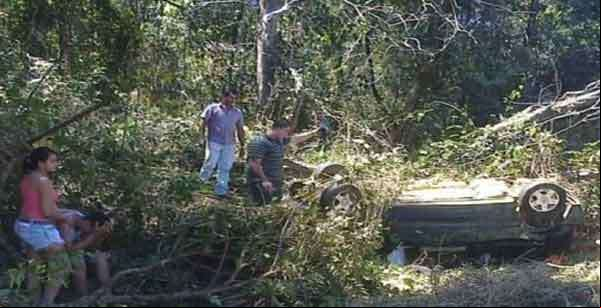 Mulher morre e 4 ficam feridos em capotamento na Br 158 por causa de buraco