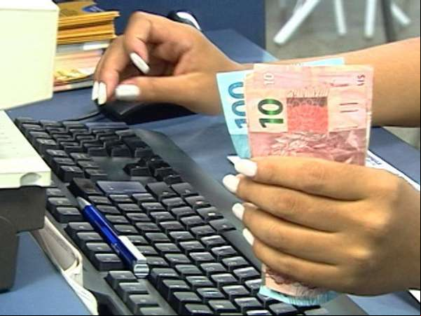 316 mil recebem 1ª parcela do 13º