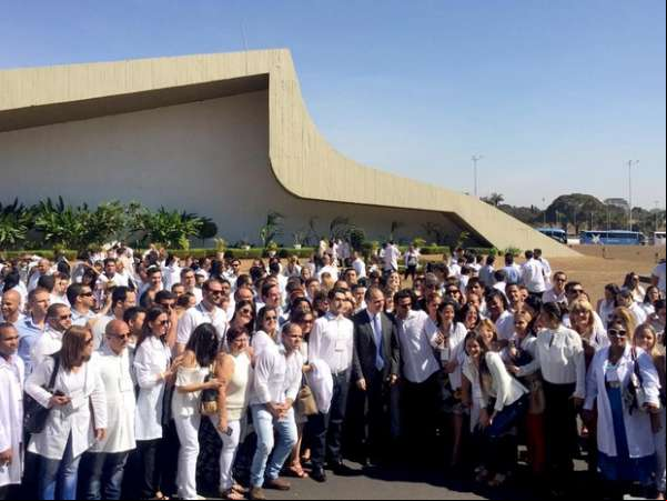 Ministério da Saúde repõe 1,5 mil vagas do Mais Médicos até setembro