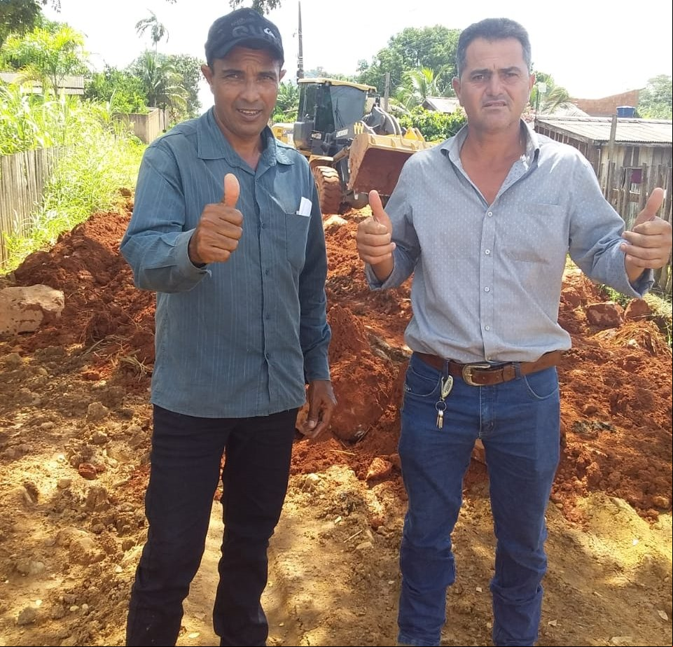 Secretaria de obras de Colniza realiza manutenção nos pontos críticos do Bairro Cristo Rei 