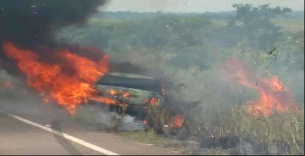 Carro com família inteira pega fogo após acidente na MT-130 entre Alta Floresta e Colíder
