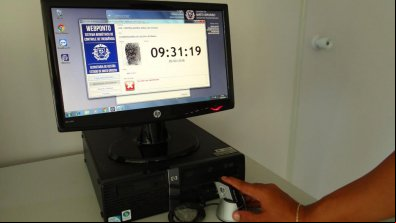 Servidores podem ter 1/3 dos salários cortados