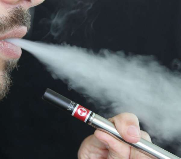 Cigarros eletrônicos também afetam à saúde