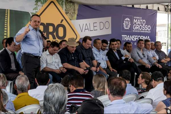 MT obtém R$ 300 milhões do BNDES para pavimentação de estradas