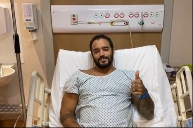 André Coelho faz cirurgia após ter vértebra "comida" por bactéria