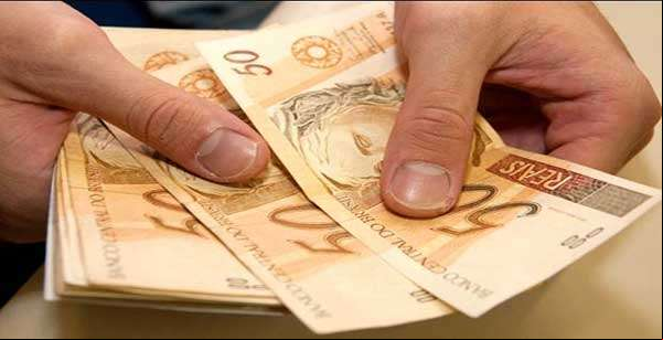 Governo adia metade dos pagamentos do abono salarial para o ano que vem