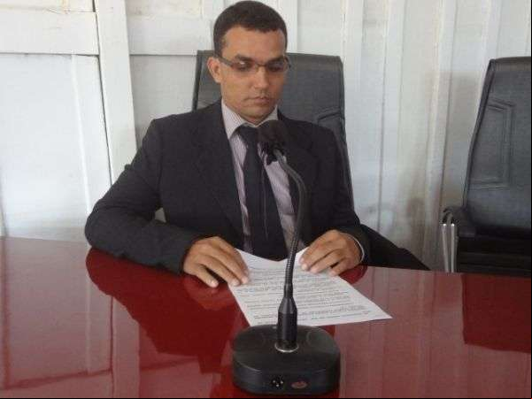 Presidente da Câmara de Colniza-MT solicita que seja providenciado caminhão pipa para molhar as ruas do município